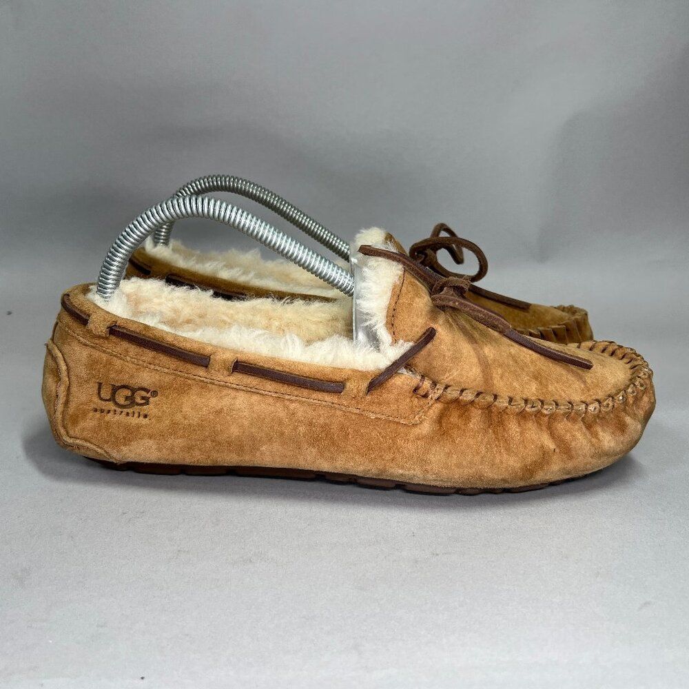 UGG Dakota Slipper Women's Size 8 Chestnut Suede Shearling Slip On Shoes
